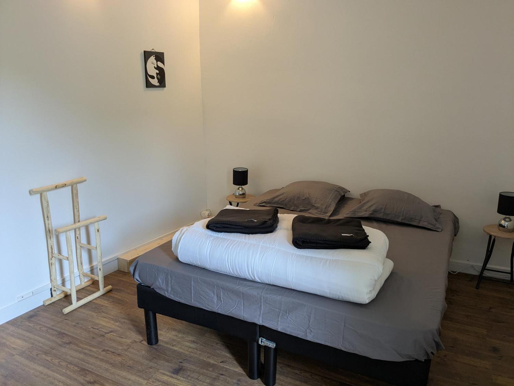 Bed and Breakfast Chez Cornelia Estaing  Zewnętrze zdjęcie